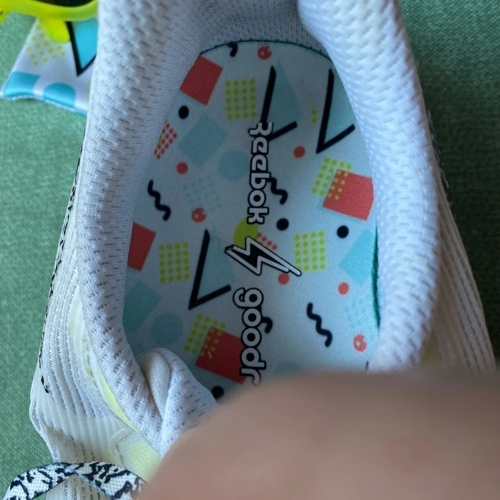 Reebok Goodr Floatride Energy3 Women’s running shoe w/bonus glasses SZ 9